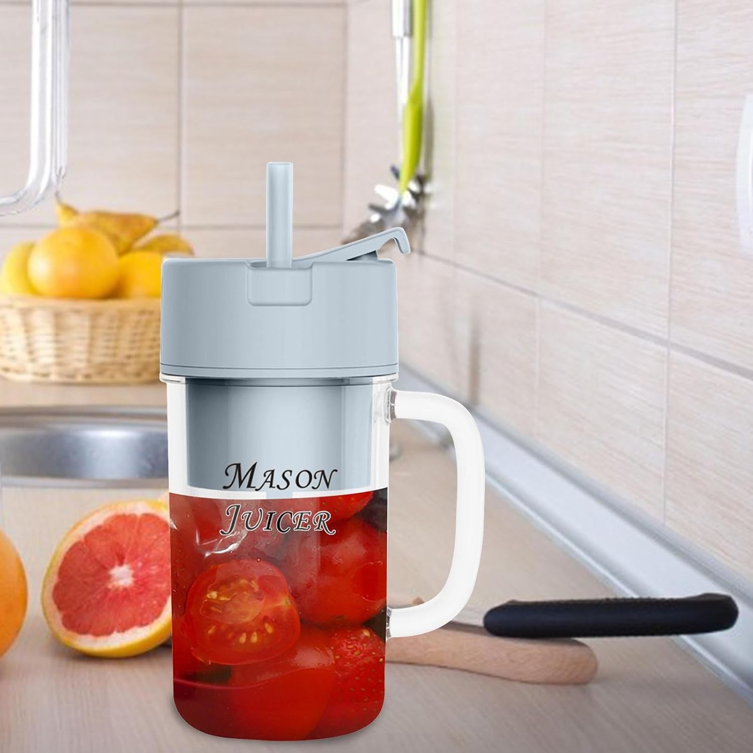 Blend on the Move: Rechargeable Electric Juicer for Fresh Fruit Smoothies Anywhere You Go!